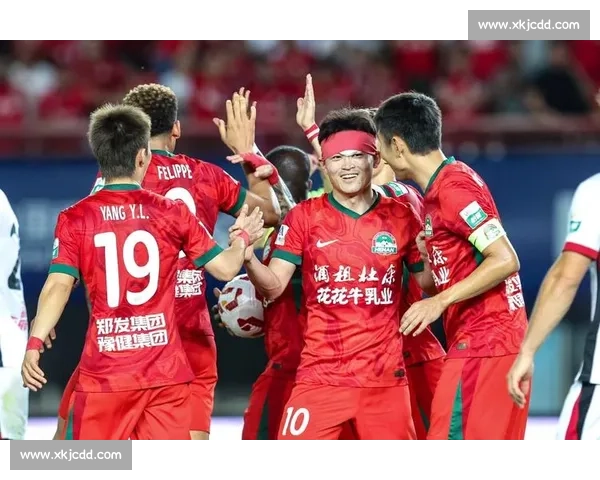 河南队通报成都球迷严重违规 恶意涂鸦亵渎足球精神